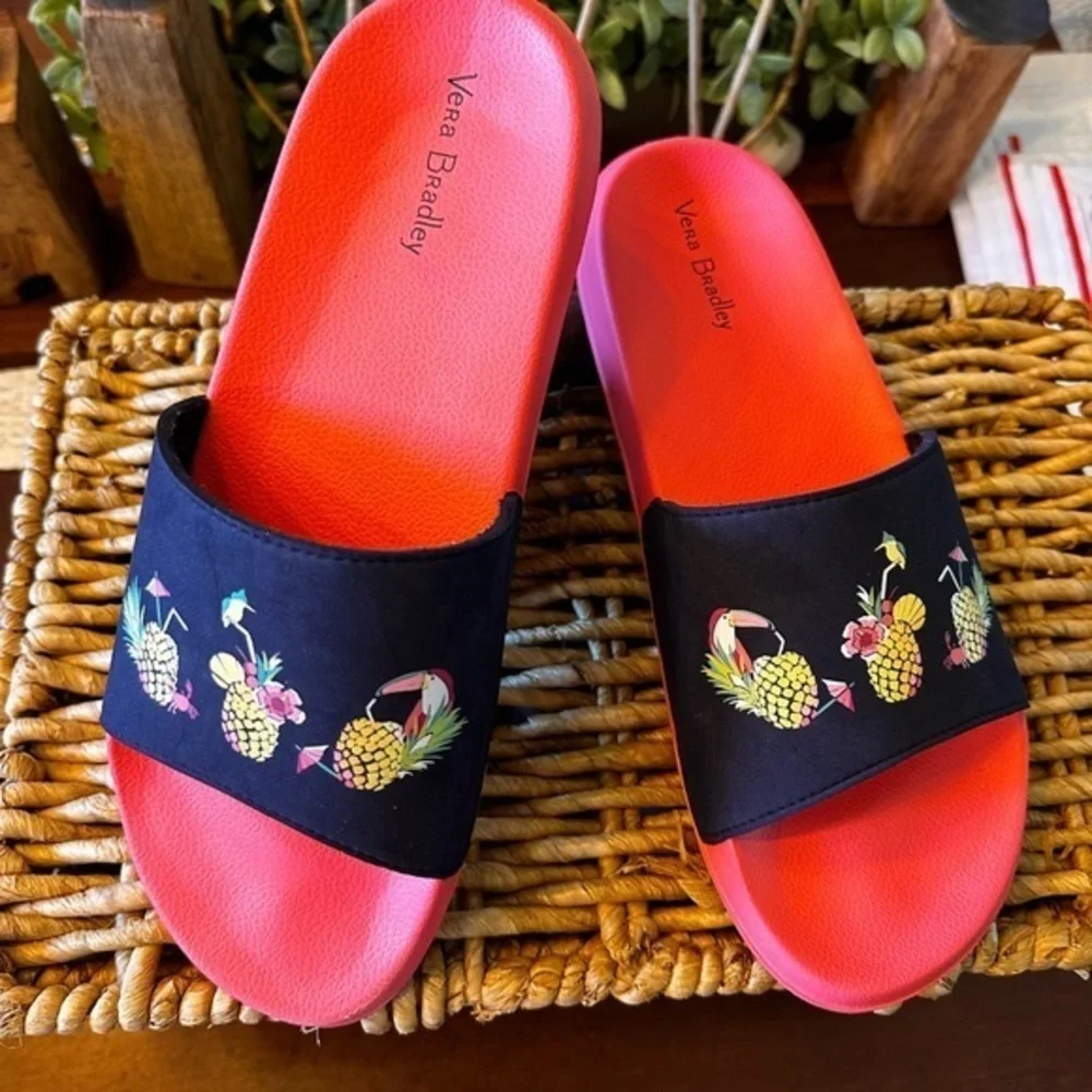 Vera Bradley colorful size 9/10 womens slides, very little wear comfortable‎